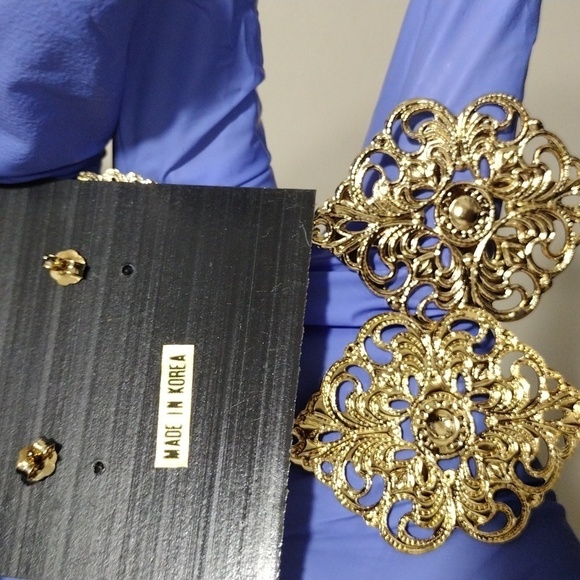 Women's Stylish Gold-tone Filigree Design 3" Long Beaded Drop Dangle Earrings #2 - Picture 5 of 5